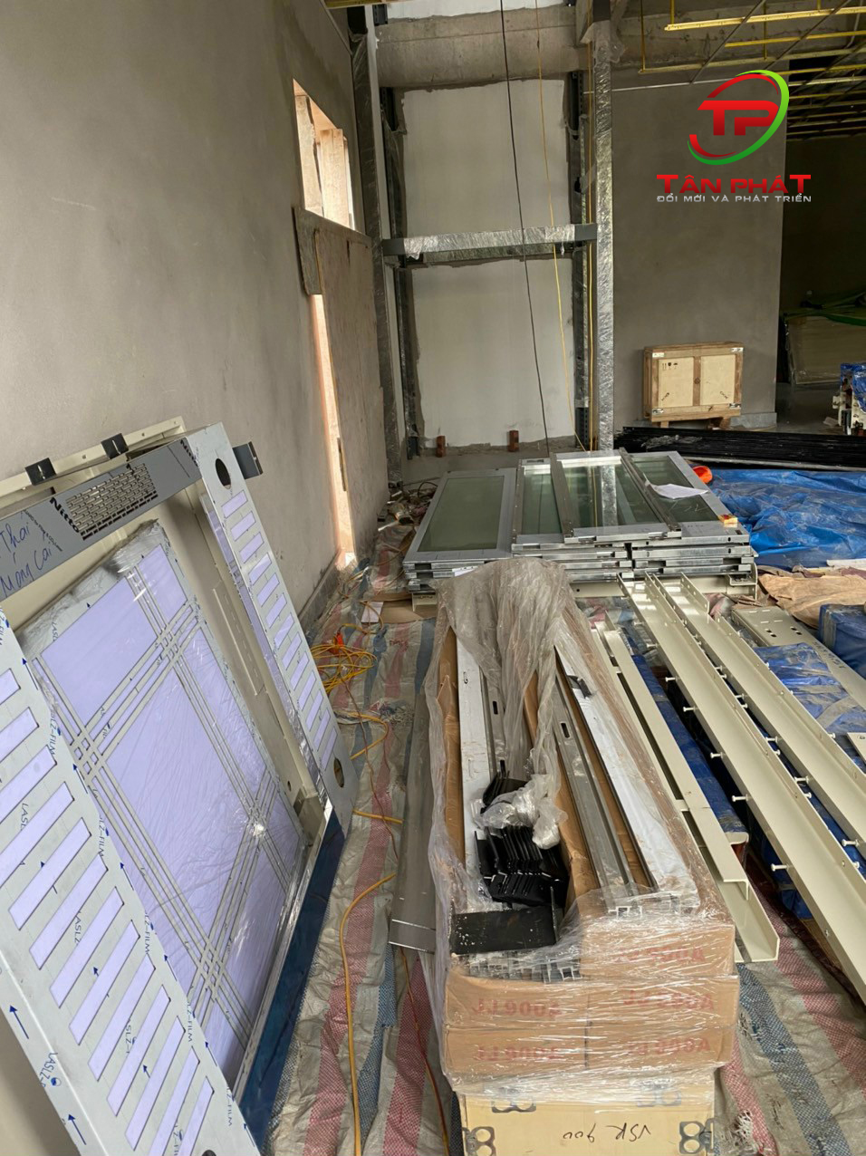 CHUY%E1%BB%82N%20THANG%20M%C3%81Y%20V%E1%BB%80%20C%C3%94NG%20TR%C3%8CNH%20ANH%20TH%C3%81I%20M%C3%93NG%20C%C3%81I%204