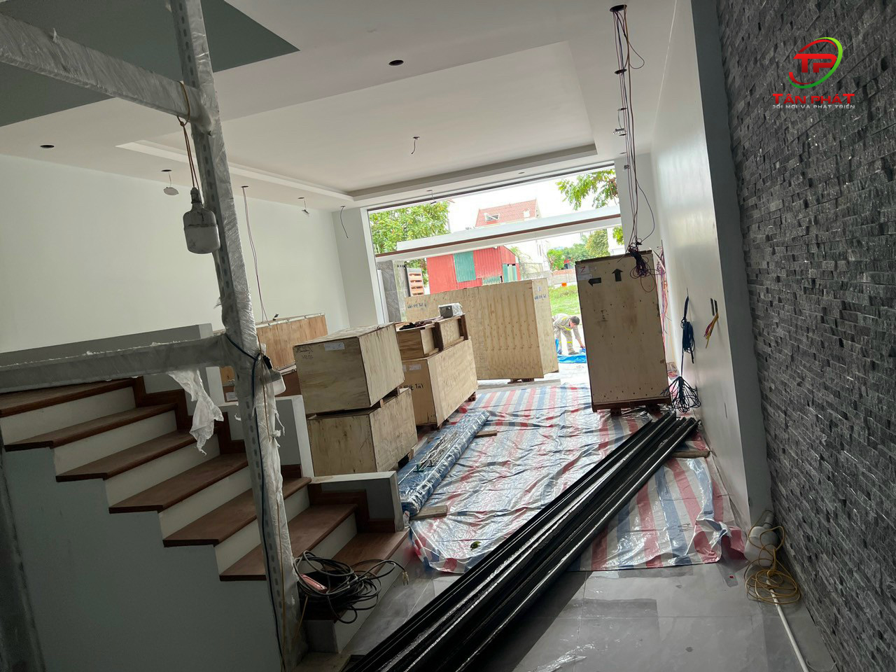 chuyen-hang-ve-lap-dat-cong-trinh-em-long-uong-bi-2